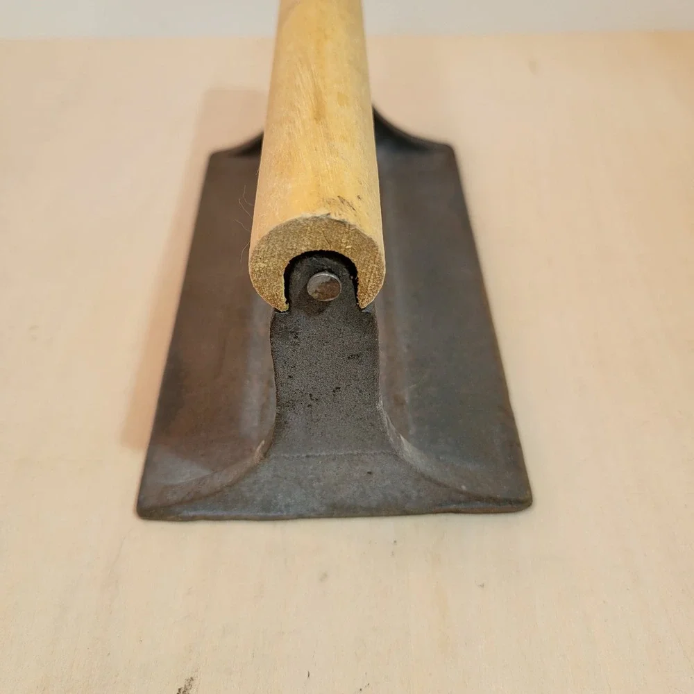 Vintage Cast Iron Bacon Press Pig Design‎ Wooden Handle Kitchen Tool